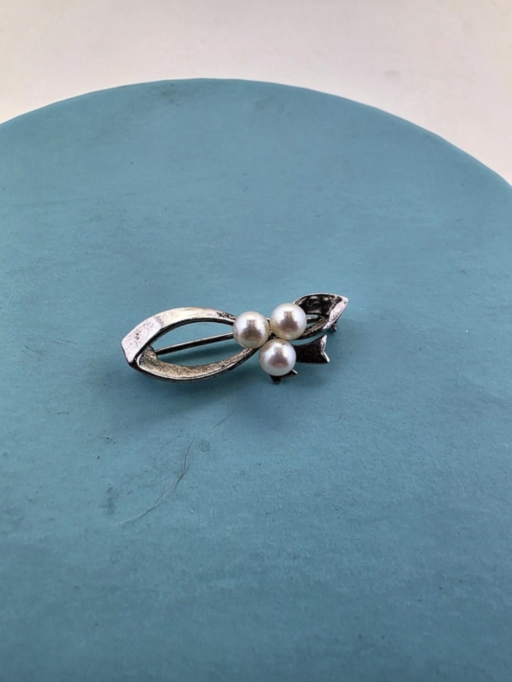 ✨ Vintage Sterling Silver & Pearl Ribbon / Abstract Bow Brooch Pin ✨